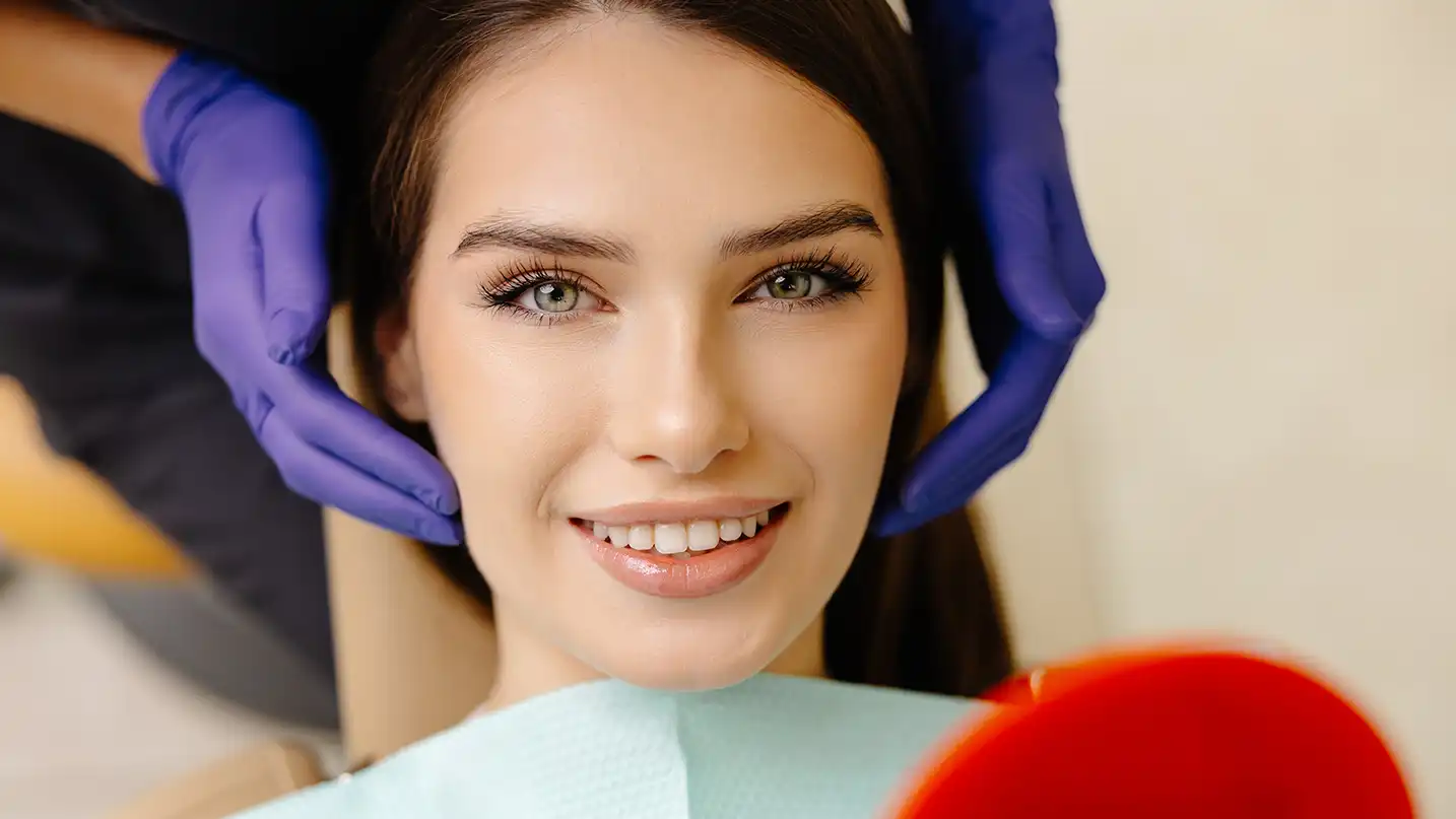 Denizli kliniğimizde uygulanan diş aralığı kapatma ve estetik bonding uygulamaları.