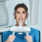 Denizli kliniğimizde kullanılan dijital panoramik röntgen ve ileri seviye 3D tomografi görüntüleme teknolojisi.